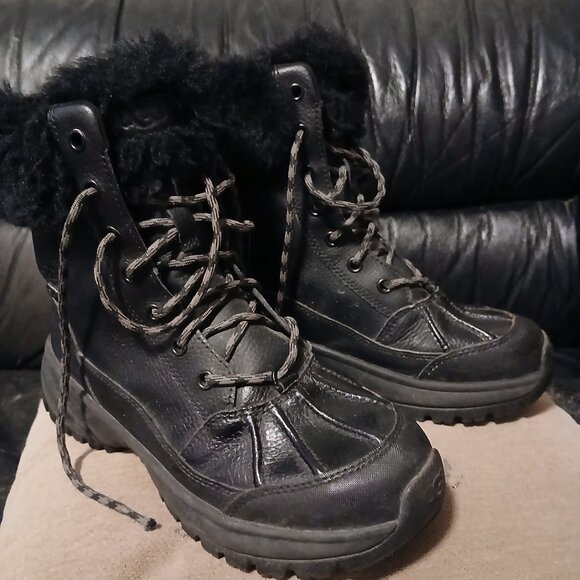 UGG Women's Yose Fluff Waterproof Boot - Picture 7 of 9